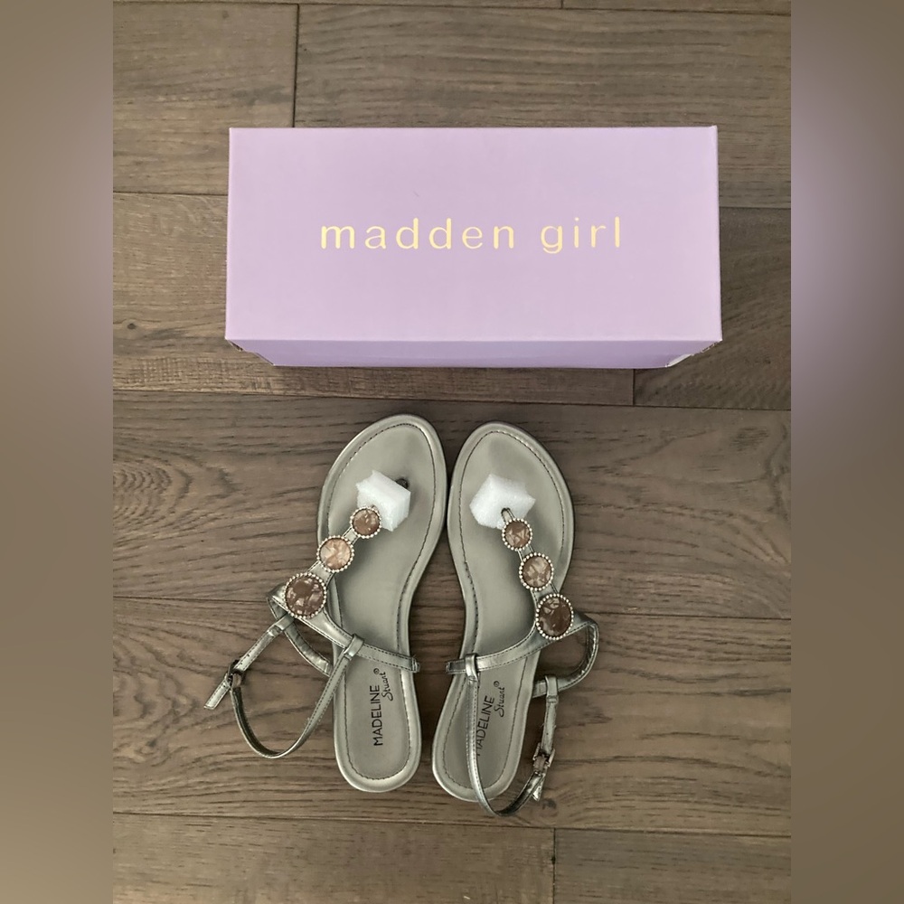 Madeline Stuart Gray Silver Sea Shell Coral Flip Flop Strap Sandals